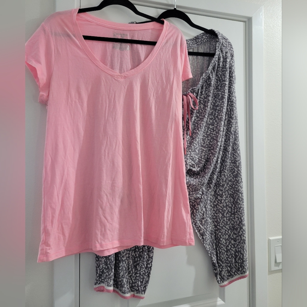 Floral Pink & Gray Lounge Pants & Pimk V-Neck Tee Lounge Sleep Set